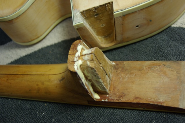Comment démonter le manche de votre guitare?