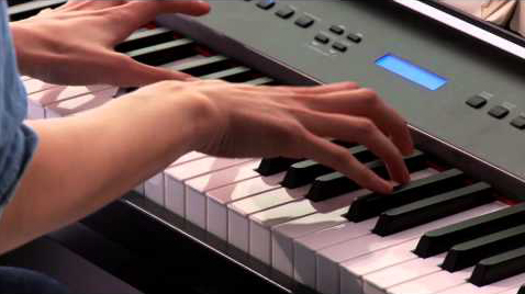Un synthétiseur, c'est tout de même aussi un piano ?
